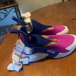 Women’s Nike shoes size 7Y
